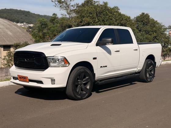 RAM CLASSIC 5.7 V8 GASOLINA LARAMIE NIGHT EDITION CD 4X4 AUTOMÁTICO RAM CLASSIC 5.7 V8 GASOLINA LARAMIE NIGHT EDITION CD 4X4 AUTOMÁTICO